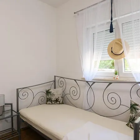 Mare Apartment *